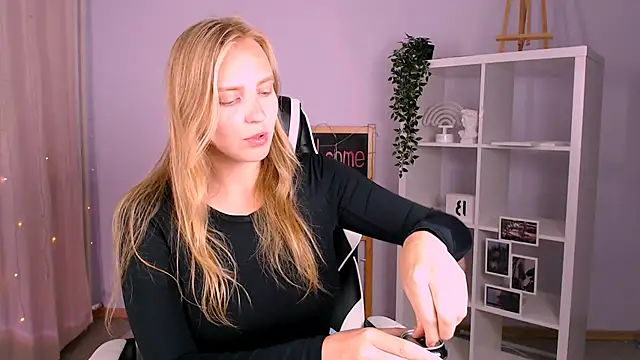 Snapshot of VeronicaAndersen chatting on September 2025 03:39:02 AM VeronicaAndersen online show from September 2025 03:39:02 AM