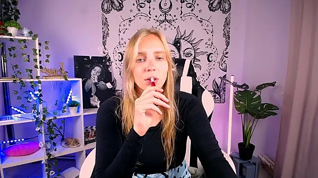 Snapshot of VeronicaAndersen chatting on September 2025 10:25:02 AM VeronicaAndersen online show from September 2025 10:25:02 AM