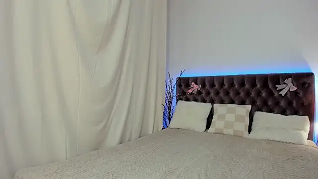 Ella Mayers online show from February 2025 09:10:01 PM