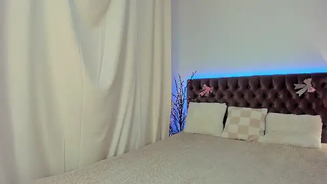 Ella Mayers online show from February 2025 09:32:02 PM