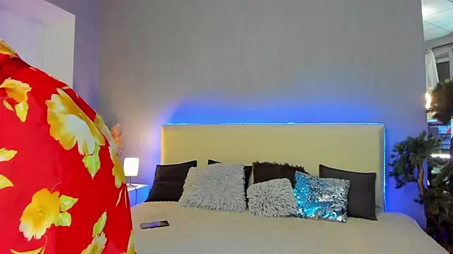 Ella Mayers online show from February 2025 02:04:01 PM