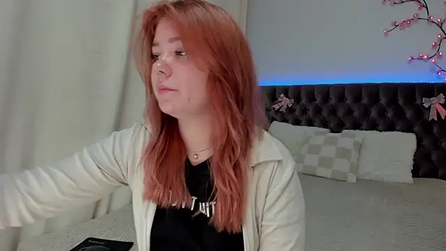 Ella Mayers online show from September 2025 12:18:01 PM