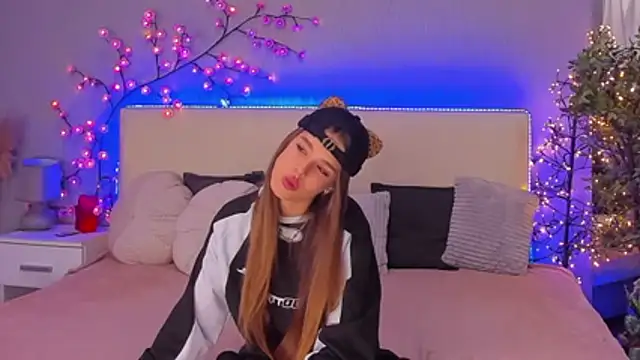 Snapshot of melissacrayzy chatting on March 2026 06:21:01 AM melissacrayzy online show from March 2026 06:21:01 AM