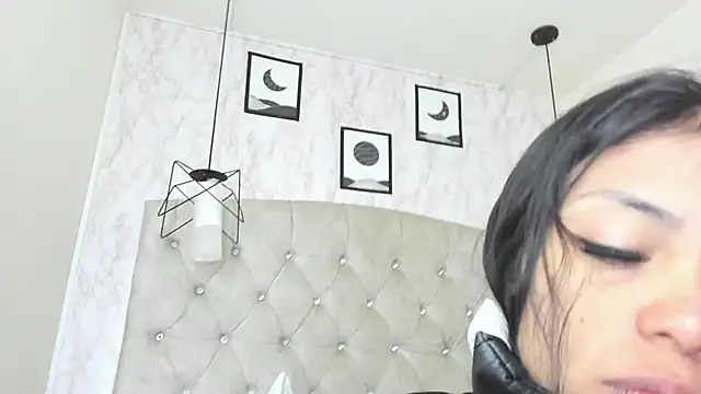 Raichell  online show from June 2026 12:22:01 PM