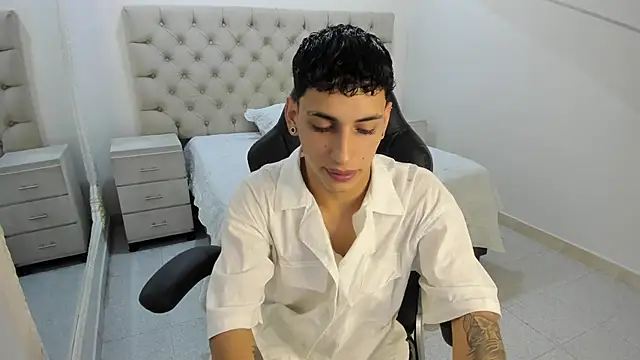 JhoanLeandro online show from December 2025 04:29:02 AM