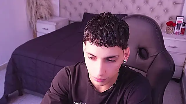 JhoanLeandro online show from April 2026 06:38:02 AM