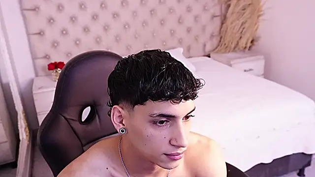 JhoanLeandro online show from June 2026 04:37:02 AM