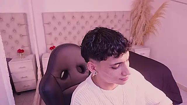 JhoanLeandro online show from June 2026 02:05:02 AM