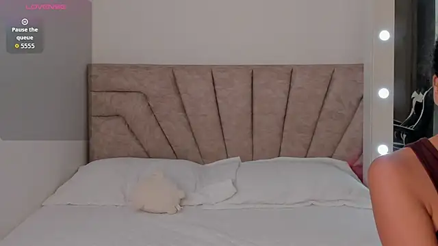 Snapshot of leahaltomm chatting on November 2025 08:53:01 PM leahaltomm online show from November 2025 08:53:01 PM