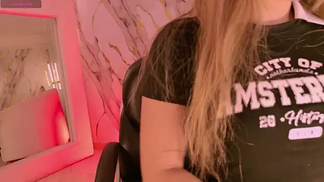 Snapshot of AmaiaHaywood chatting on November 2025 04:34:02 AM AmaiaHaywood online show from November 2025 04:34:02 AM