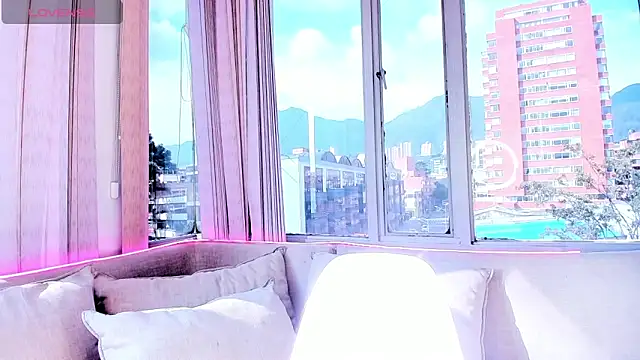 Snapshot of Daphne_chers chatting on November 2025 07:47:01 PM Daphne chers online show from November 2025 07:47:01 PM