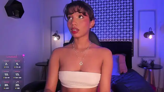 Snapshot of Gigi_Strawberry chatting on March 2025 04:35:02 AM Gigi Strawberry online show from March 2025 04:35:02 AM