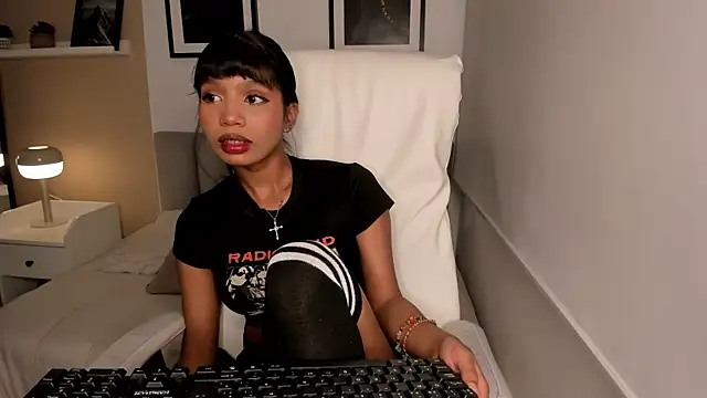 Gigi Strawberry online show from October 2025 04:46:01 AM