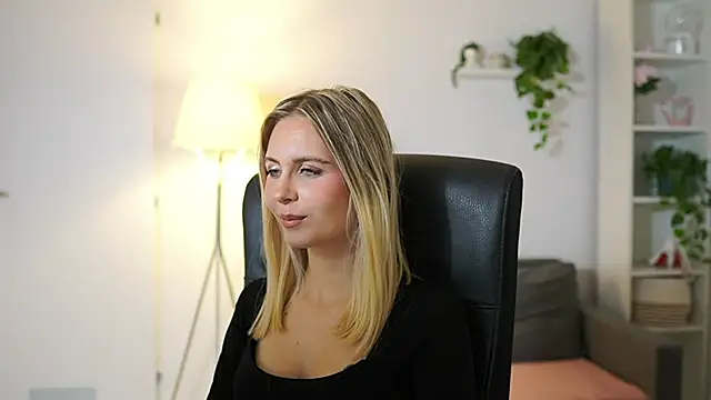 Snapshot of catecrago_ chatting on October 2025 08:17:01 AM catecrago online show from October 2025 08:17:01 AM