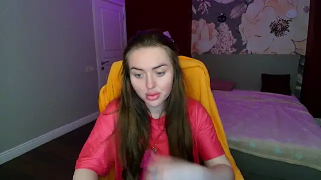 Snapshot of MissisCaty chatting on May 2026 08:27:02 PM MissisCaty online show from May 2026 08:27:02 PM