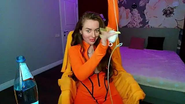 Snapshot of MissisCaty chatting on May 2026 07:01:02 PM MissisCaty online show from May 2026 07:01:02 PM
