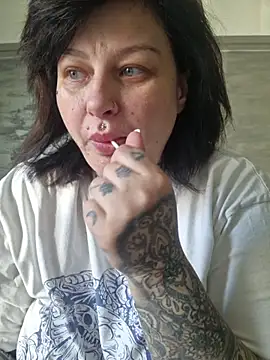 CannabisQueenn online show from April 2026 07:02:02 AM