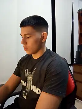 JamesCr  online show from February 2025 04:14:02 AM