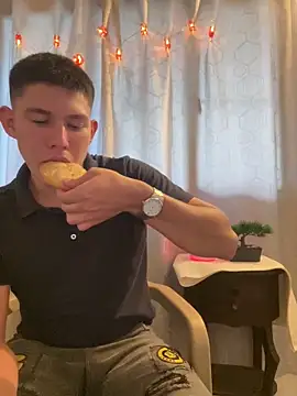 JamesCr  online show from February 2025 11:43:02 AM