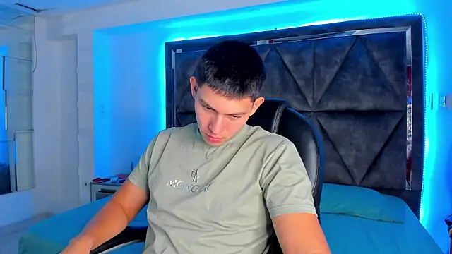 JamesCr  online show from February 2025 01:10:02 PM