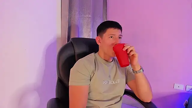 JamesCr  online show from February 2025 07:22:01 AM