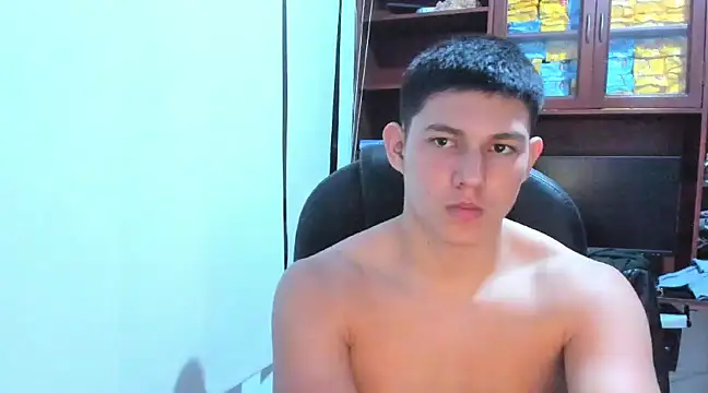 JamesCr  online show from February 2025 10:25:01 PM