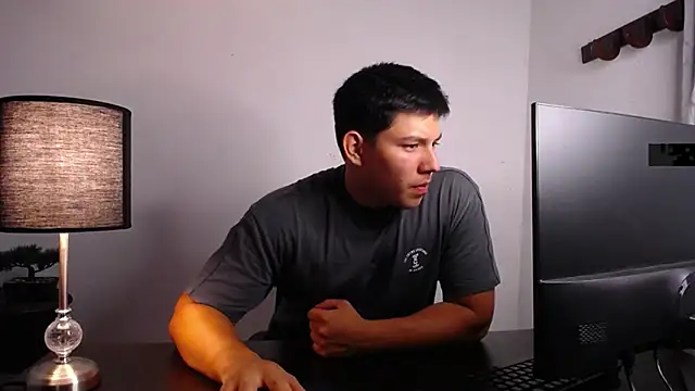 JamesCr  online show from October 2025 03:24:02 AM