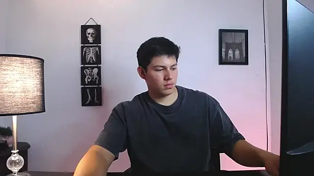 JamesCr  online show from October 2025 01:24:01 AM