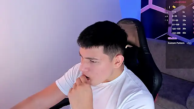 JamesCr  online show from February 2026 03:29:02 AM