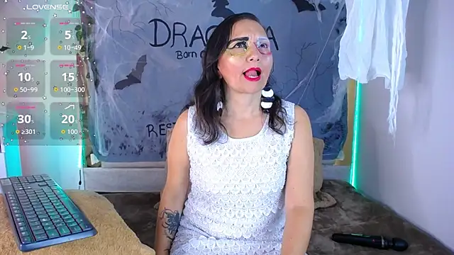 Alexaamoon  online show from October 2025 04:07:01 PM