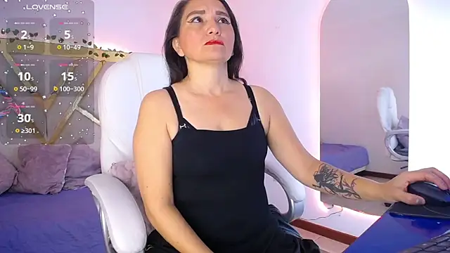 Alexaamoon  online show from November 2025 03:57:01 PM