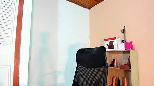 Snapshot of Violetta_0 chatting on February 2026 02:02:01 PM Violetta 0 online show from February 2026 02:02:01 PM