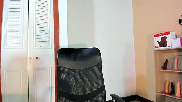 Snapshot of Violetta_0 chatting on February 2026 01:55:01 PM Violetta 0 online show from February 2026 01:55:01 PM