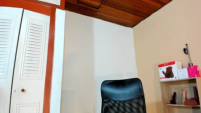 Snapshot of Violetta_0 chatting on February 2026 01:31:02 PM Violetta 0 online show from February 2026 01:31:02 PM