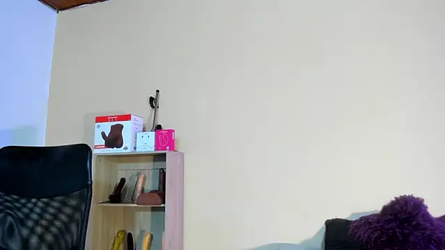 Snapshot of Violetta_0 chatting on February 2026 01:21:01 PM Violetta 0 online show from February 2026 01:21:01 PM