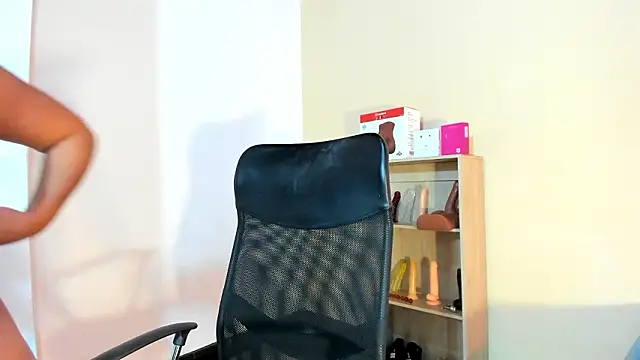 Snapshot of Violetta_0 chatting on March 2026 12:23:02 PM Violetta 0 online show from March 2026 12:23:02 PM