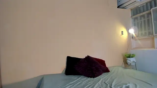 Snapshot of Violetta_0 chatting on March 2026 12:12:01 PM Violetta 0 online show from March 2026 12:12:01 PM