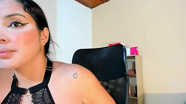 Snapshot of Violetta_0 chatting on March 2026 12:20:01 PM Violetta 0 online show from March 2026 12:20:01 PM