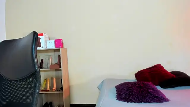 Snapshot of Violetta_0 chatting on March 2026 12:10:02 PM Violetta 0 online show from March 2026 12:10:02 PM