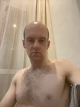 LynnAhNight online show from November 2025 03:05:01 AM