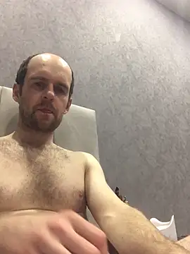 LynnAhNight online show from January 2026 05:40:01 PM