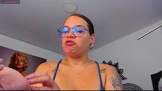 Snapshot of Taliana36 chatting on October 2025 12:26:02 PM Taliana36 online show from October 2025 12:26:02 PM