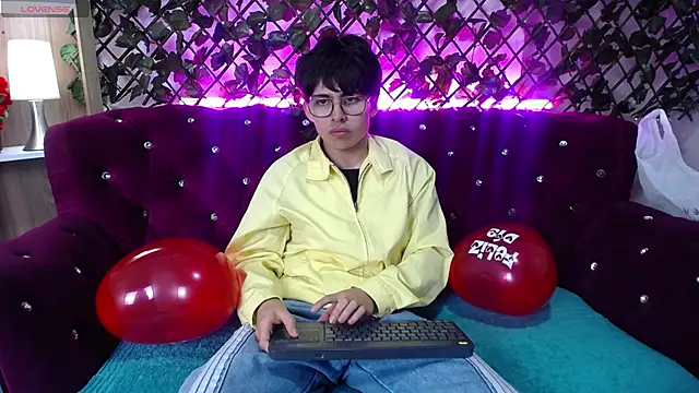 Snapshot of PepperTwink chatting on February 2025 01:49:02 PM PepperTwink online show from February 2025 01:49:02 PM