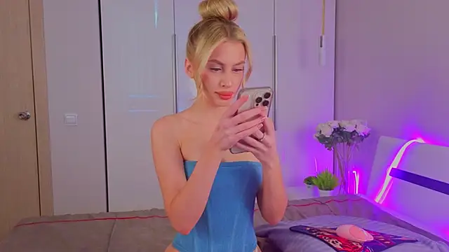 AnitaLamb online show from October 2025 05:05:02 AM