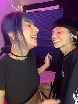 Snapshot of mavimist__ chatting on December 2025 01:03:02 AM mavimist online show from December 2025 01:03:02 AM