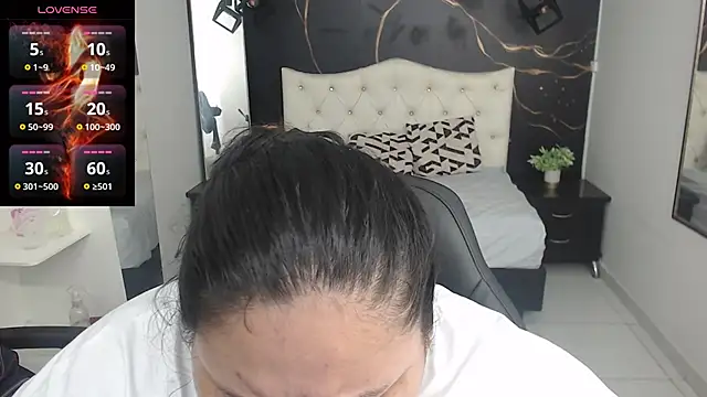 Aaliyah11 online show from November 2025 01:17:01 AM