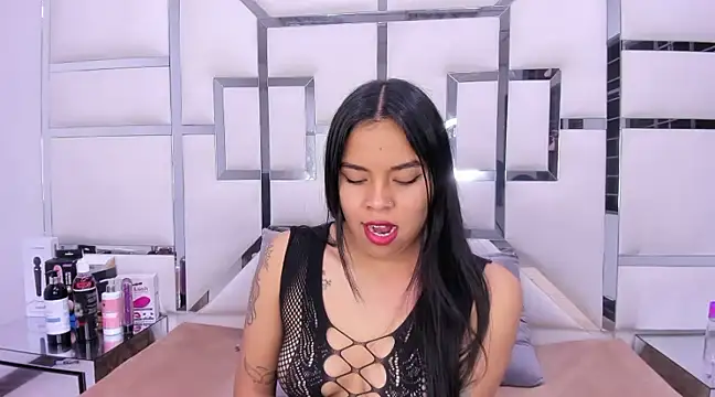 Snapshot of ZoeWan69 chatting on February 2025 07:00:01 PM ZoeWan69 online show from February 2025 07:00:01 PM