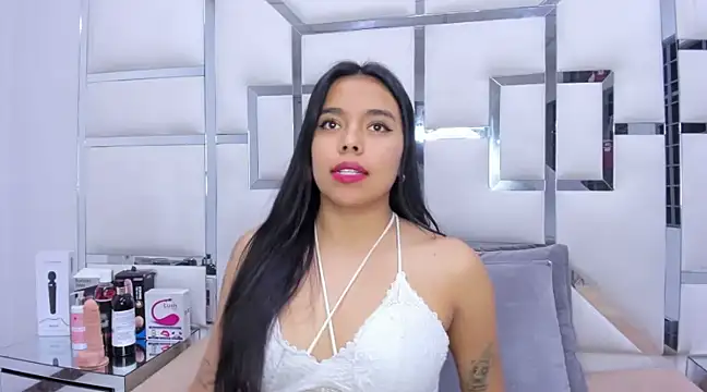 Snapshot of ZoeWan69 chatting on February 2025 06:43:01 PM ZoeWan69 online show from February 2025 06:43:01 PM