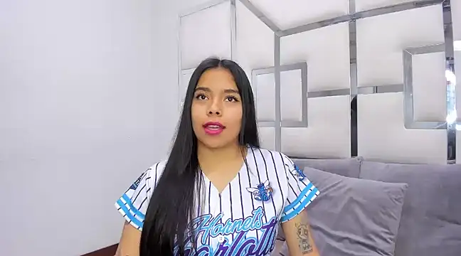 Snapshot of ZoeWan69 chatting on February 2025 11:42:02 AM ZoeWan69 online show from February 2025 11:42:02 AM