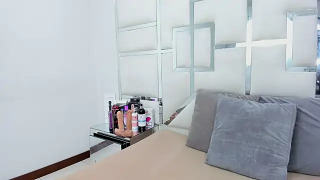 Snapshot of ZoeWan69 chatting on February 2025 12:59:01 PM ZoeWan69 online show from February 2025 12:59:01 PM